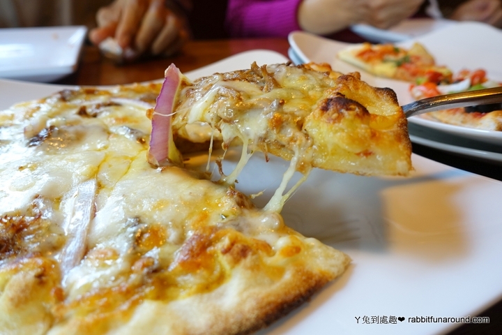 【高雄鳳山】搖滾披薩 Pizza Rock。義式薄片披薩/焗烤麵 (文衡店)
