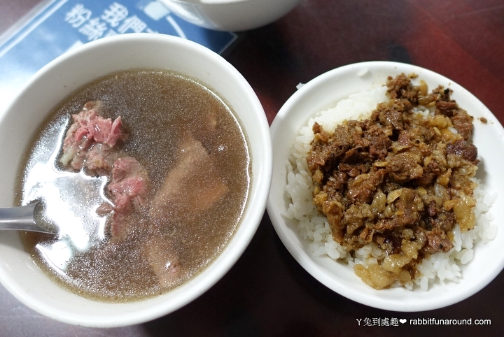 台南安平》文章牛肉湯。台南必喝牛肉湯。牛肉湯配牛肉燥飯