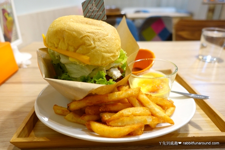 【台南中西】Bonjour輕食早午餐。素食餐廳/漢堡/義大利麵