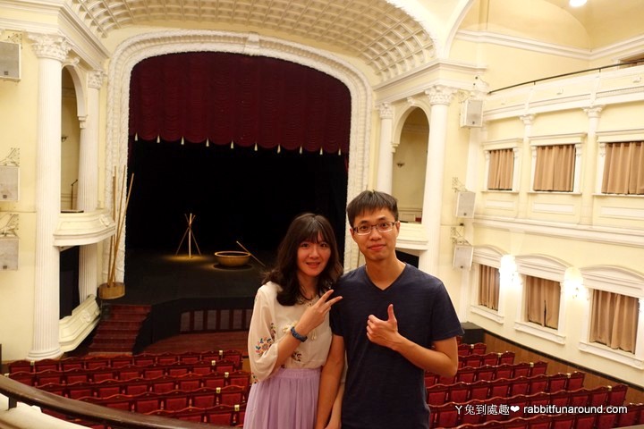 於西貢歌劇院合照
